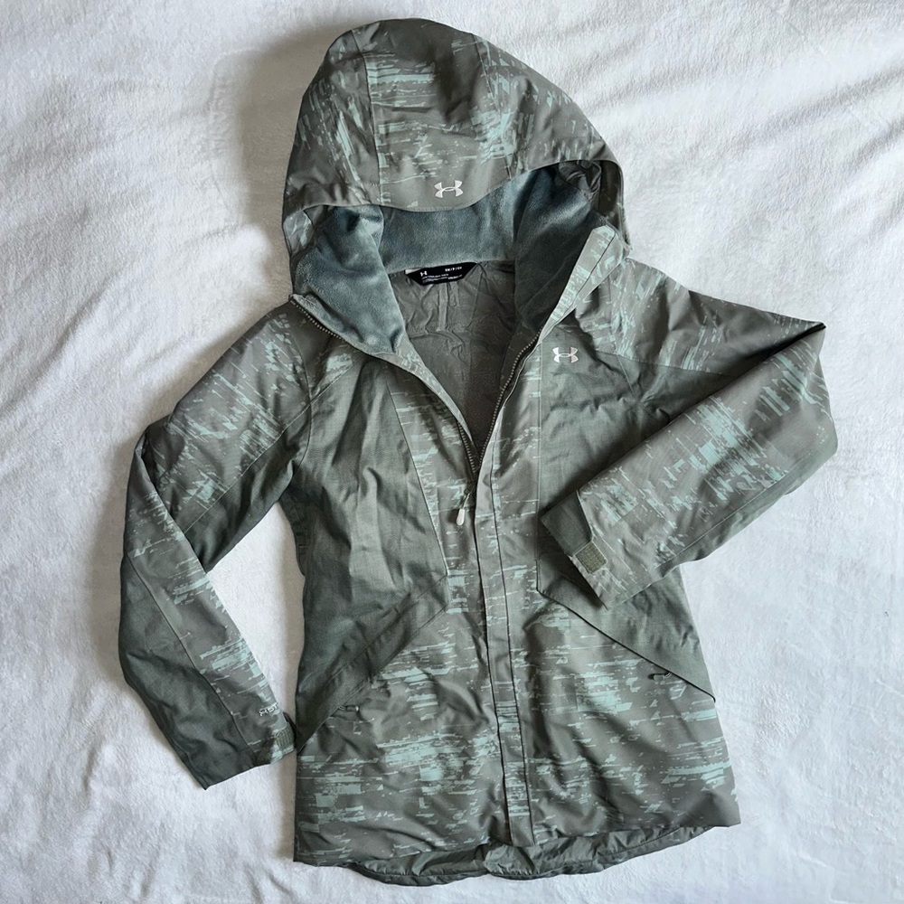 Under Armour Women’s Ski/Snowboard Jacket – Size Small